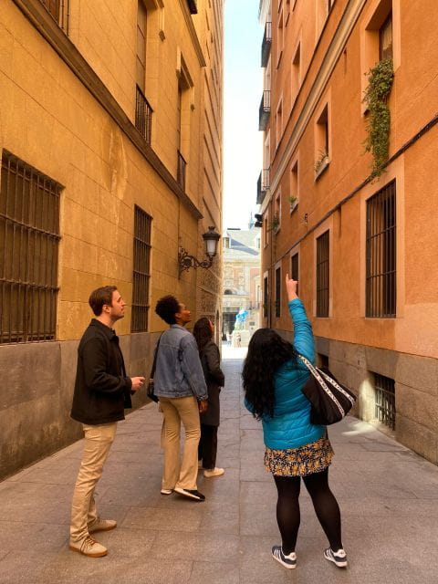 Madrid: Welcome to Madrid Guided Walking Tour - Experience Highlights