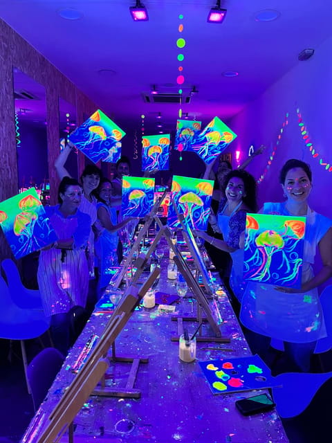 Madrid: Wine Gogh Glow Academy Paint and Sip Classes - Tips for a Great Experience