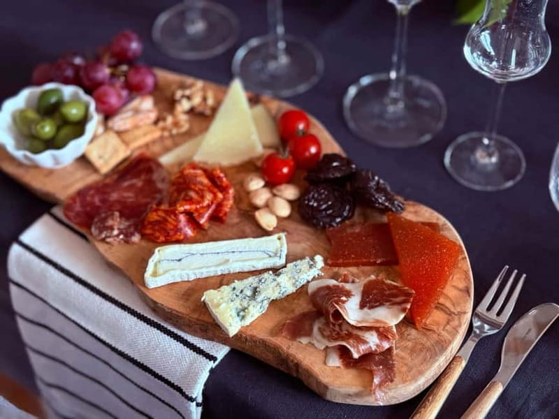 Madrid: Wines & Wonders - A Tasting in a Private Gallery - Art, Atmosphere, and Cultural Context