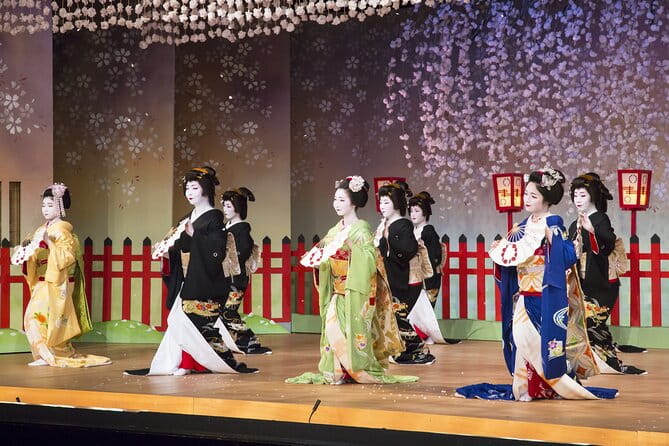 Maiko Dance Show and Kinkakuji Temple Walking Tour - Participant Requirements and Considerations