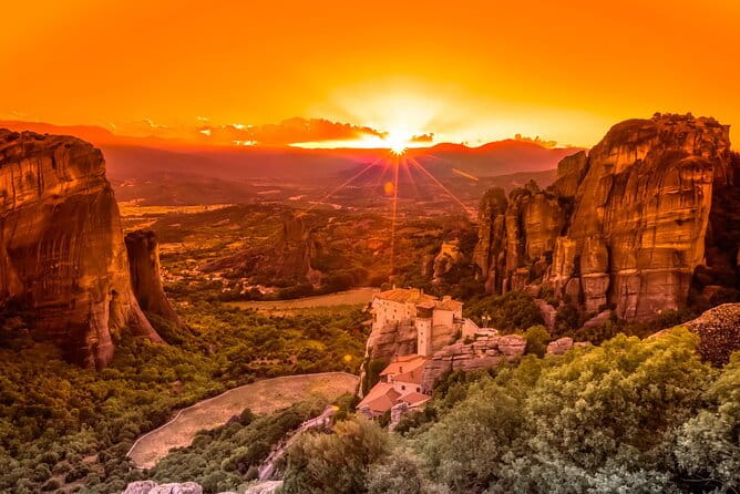 Majestic Meteora Private Sunset tour - Exploring Meteora at Sunset: An In-Depth Look
