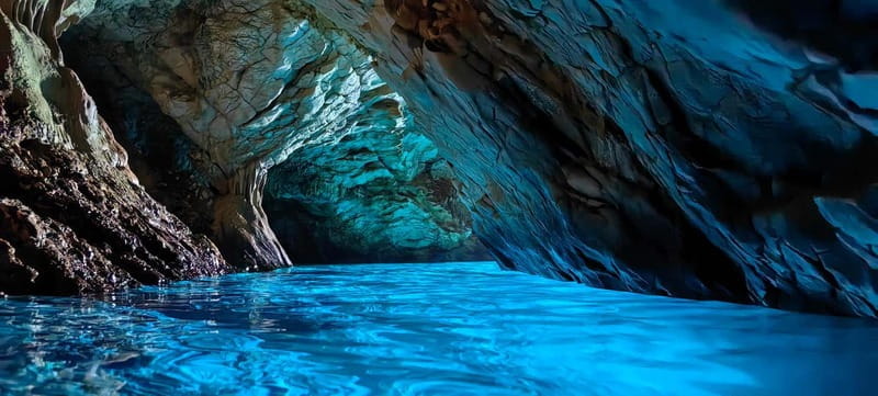 Makarska: 3-island Speedboat Cave & Blue Lagoon Tour - An in-depth look at the Makarska speedboat tour