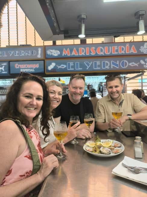 Málaga: City Highlights and Tapas Tasting Tour - Discovering Málaga’s Main Sights and Hidden Corners