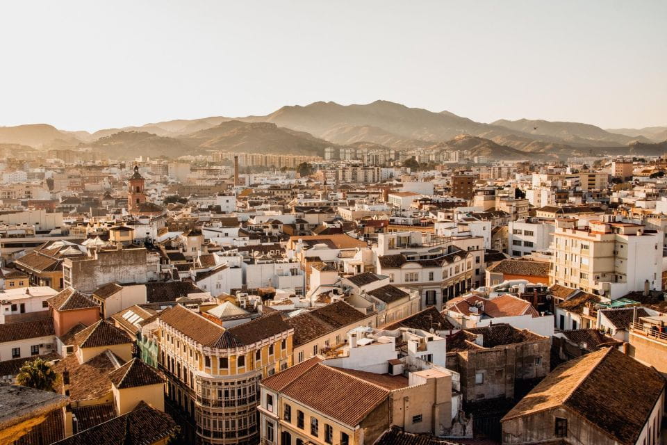 Malaga: Express Walk With a Local in 60 Minutes - Discovering Local History and Culture
