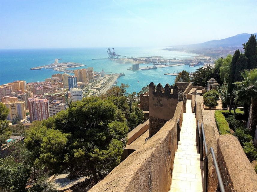 Malaga: Group Walking Tour - Experience and Atmosphere