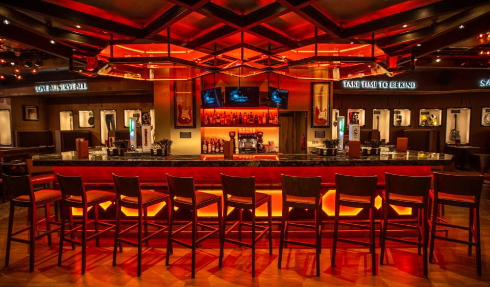 Malaga: Hard Rock Cafe Entrance With Lunch or Dinner - Restaurant Atmosphere