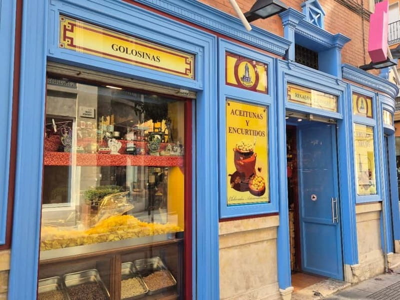 Málaga: Highlights Walking Tour with Drinks and Tapas - Why This Tour Stands Out in Málaga