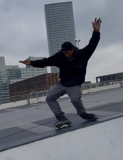 Malaga: Private Roller Skating Class or City Tour on Skates - The Guided City Tour: Sights and Hidden Gems