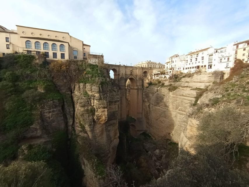 Malaga: Ronda & Setenil De Las Bodegas Trip - Language and Inclusives