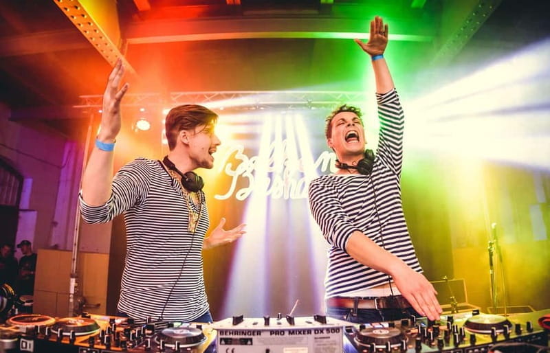 Malalata Party: Music cruises by sightseeing boats - What the Cruise Looks Like in Practice