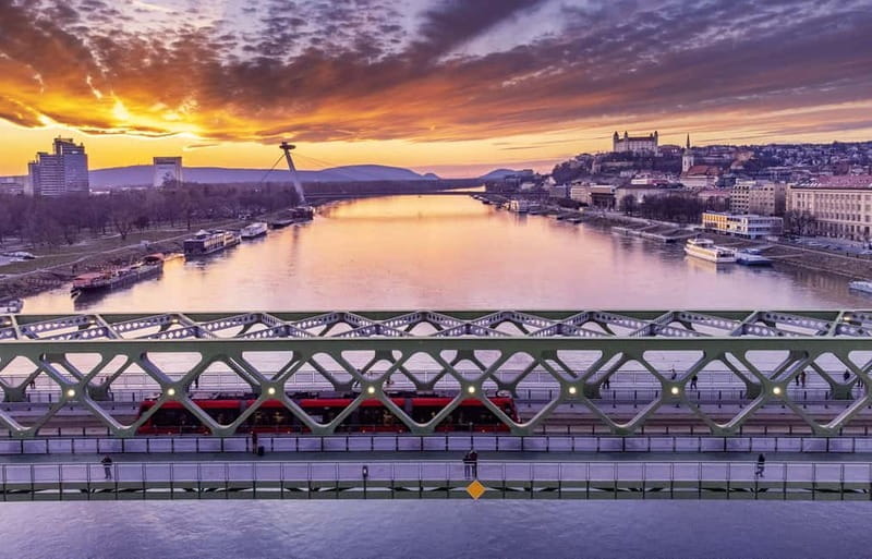 Malalata Party: Music cruises by sightseeing boats - Who Will Love This Experience?