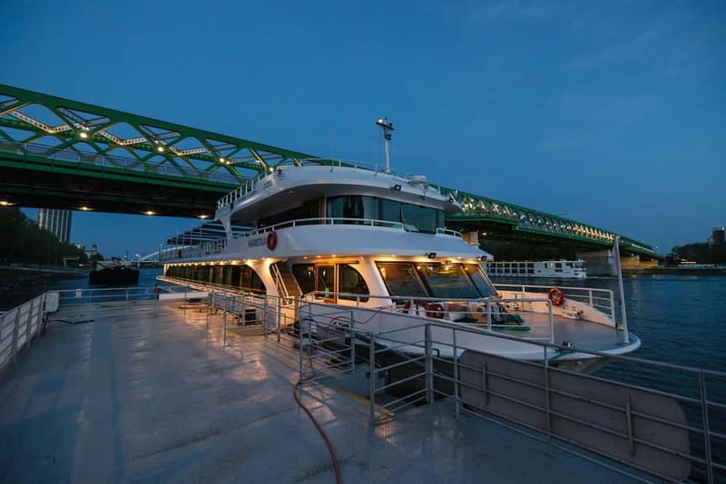 Malalata Party: Music cruises by sightseeing boats - Practical Tips for a Smooth Experience