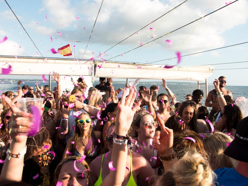 Mallorca: Boat Party With Live Djs, Lunch, & Nightclub Entry - Dress Code and Recommendations
