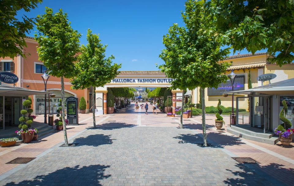Mallorca: Fashion Outlet Shopping Excursion by Bus - Pricing and Bookings