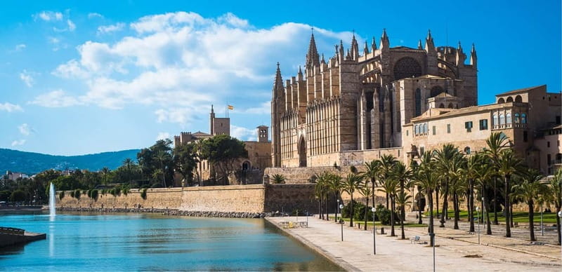 Mallorca: Private Tour with Ensaïmada & Fast Cathedral Entry - Price and Value