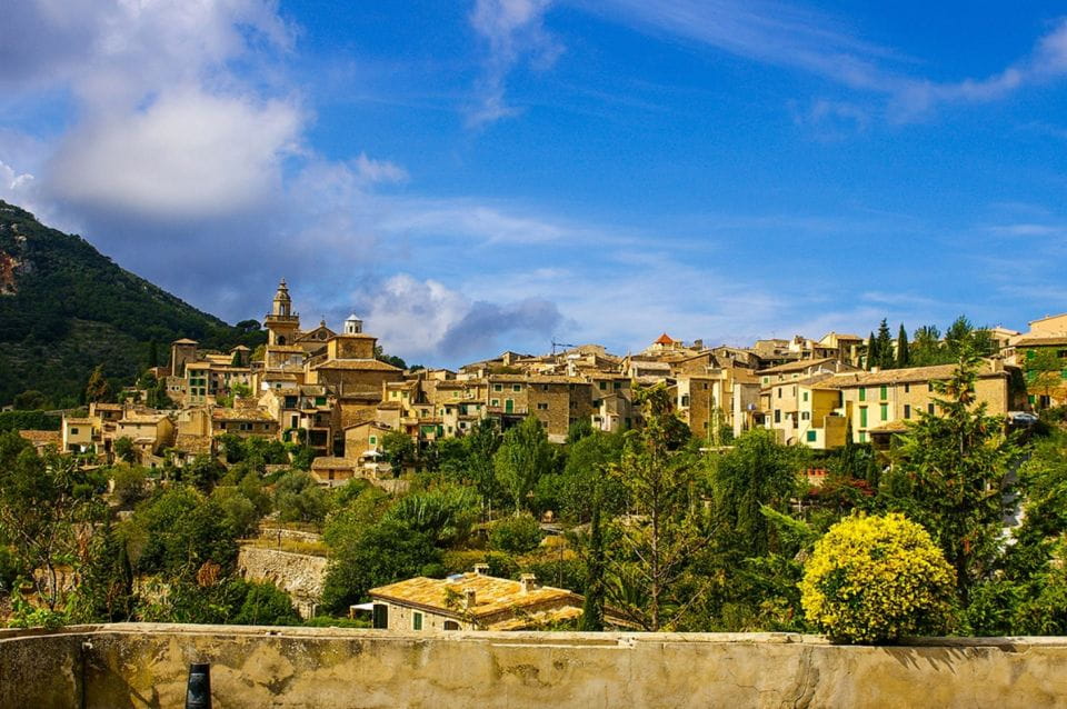 Mallorca: Valldemossa & Soller Tour - Admiring Sa Foradada
