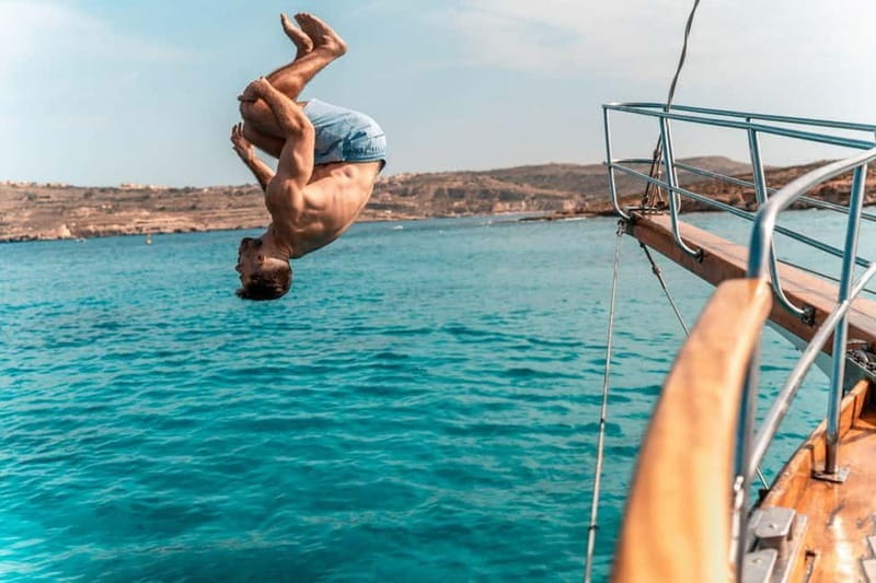 Malta: Blue Lagoon, Crystal Lagoon & Comino and Sea Caves - Navigating the Maltese Waters: A Deep Dive