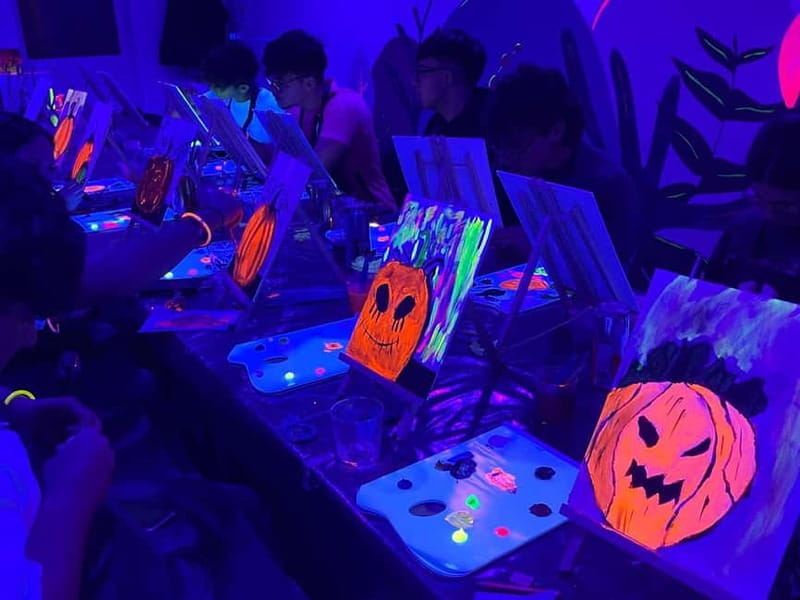 Malta: Glow-in-the-Dark Drink & Paint Experience - Key points / Takeaways