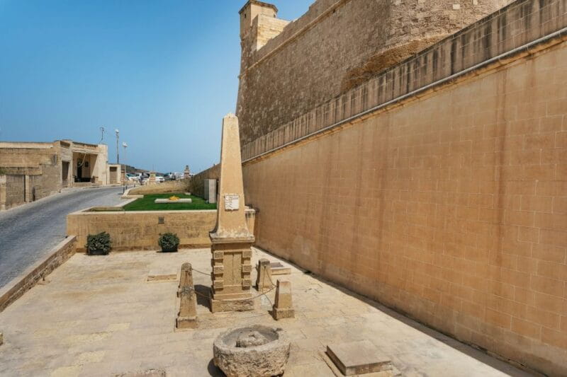 Malta: Gozo & Comino Islands, Blue Lagoon & Seacaves Tour - Santa Maria Caves: Short Scenic Stop