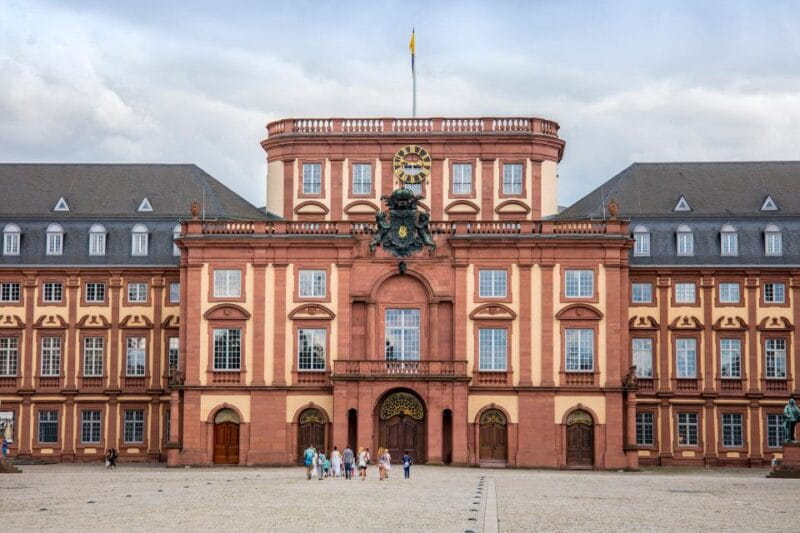 Mannheim, guided costume tour: Hangmen, Witches, Huguenots - Who This Tour Is Best For