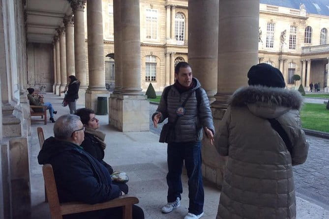 Marais District 2-Hour Private Walking Tour in Paris - In-Depth Breakdown of the Itinerary