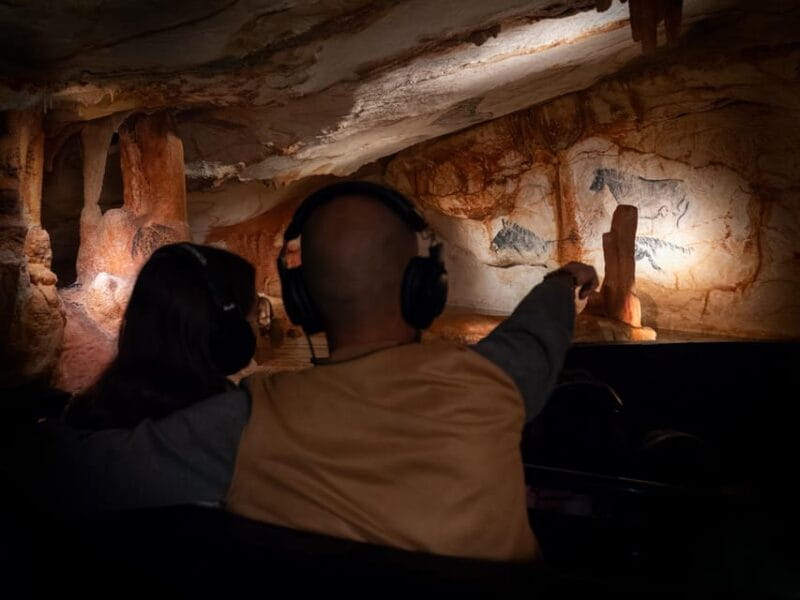 Marseille: Cosquer Cave Ticket & Panier District Audio Tour - Visiting the Recreated Cosquer Cave