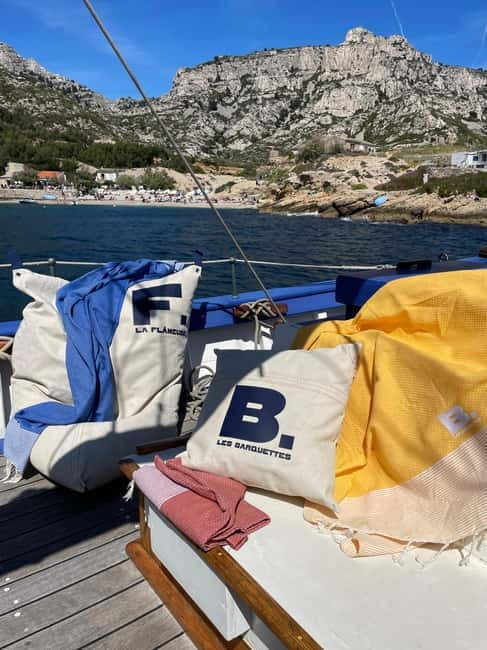 Marseille: sunset sailing, buffet, and Provence wines - Key points / Takeaways