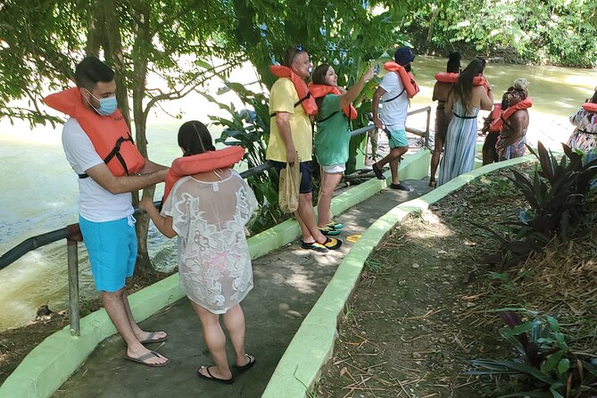 Martha Brae Rafting Experience From Montego Bay - Highlights of the Rafting Adventure