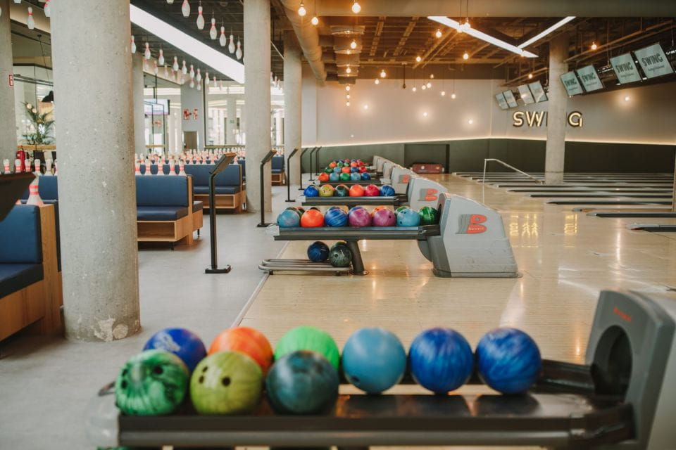 Maspalomas: Bowling Session Entry Ticket at Holiday World - Bowling Experience Overview