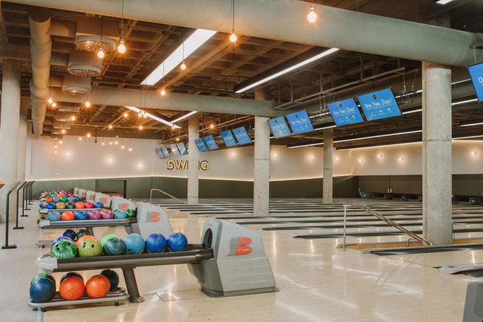 Maspalomas: Bowling Session Entry Ticket at Holiday World - Facility Highlights