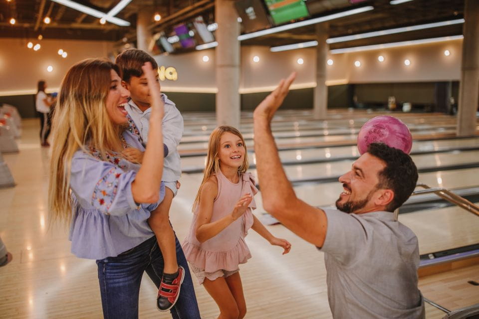 Maspalomas: Bowling Session Entry Ticket at Holiday World - Tips for a Great Experience