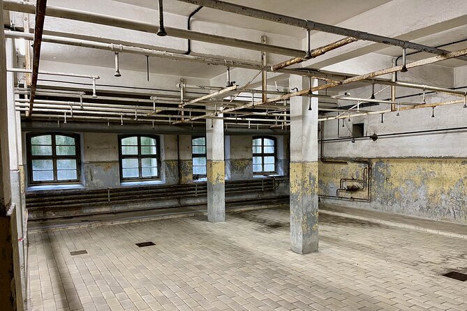 Mauthausen Concentration Camp Day Trip From Vienna - Visiting the Wiener-Graben Quarry