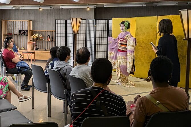 MEET MAIKO: Meet-&-Greet, Maiko Show & Experience in Kyoto - Engaging in the Q&A Session