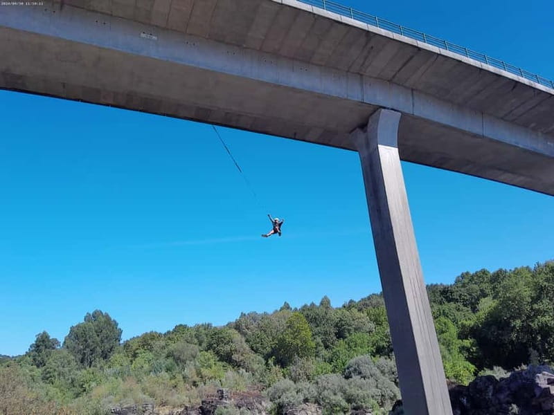 MELGAÇO: Pendular jump on the River Minho with Ruta Aventura. - An In-Depth Look at the Pendular Jump Experience