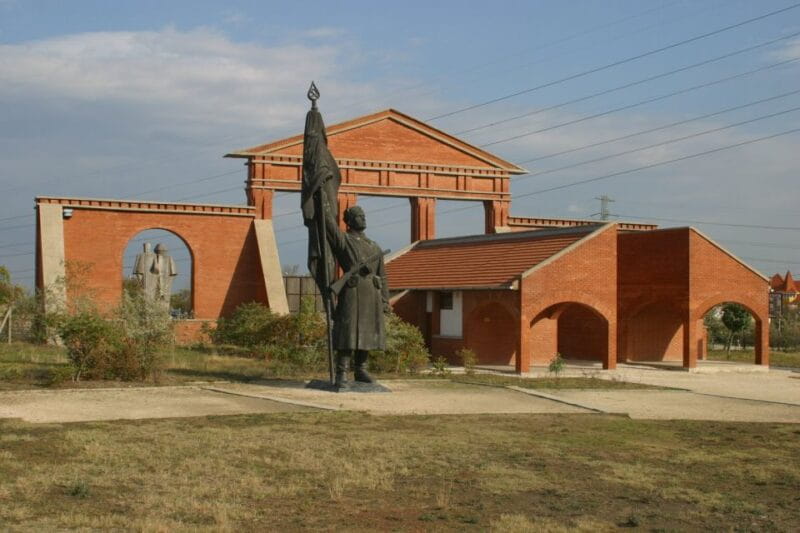 Memento Park: Official Guided Tour with Entry Ticket - The Experience in Detail: What To Expect