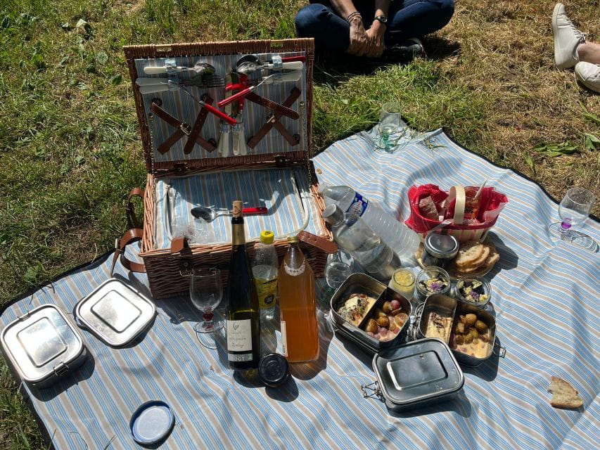 Mentheville: Horse-Drawn Carriage Day Tour With Picnic - Meeting Point Location