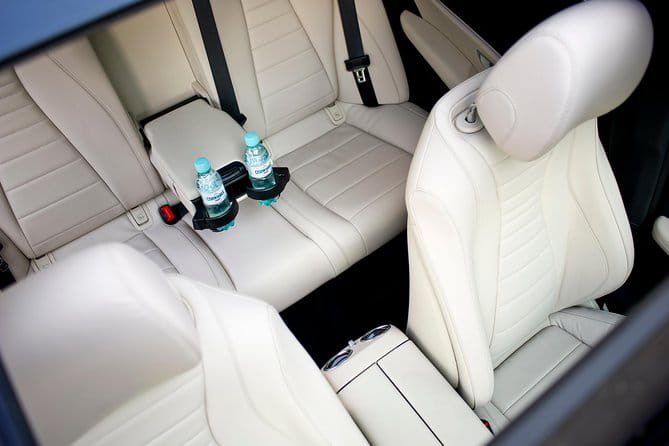 Mercedes E Class black cab Kraków - Key Points / Takeaways