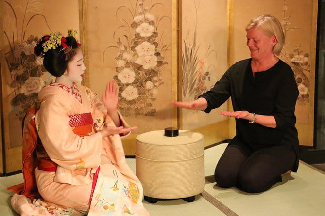 Mesmerizing Dinner With Maiko & Geisha - Engaging in Traditional Party Games