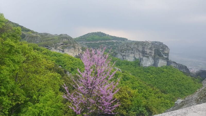 Meteora: Easy Hiking Adventure - Exploring the Unique Landscape of Meteora: An Honest Review of the Easy Hiking Adventure