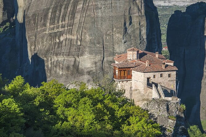 Meteora Full-Day Trip with Guide on Luxury Bus From Athens - The Monasteries and Their Unique Charm
