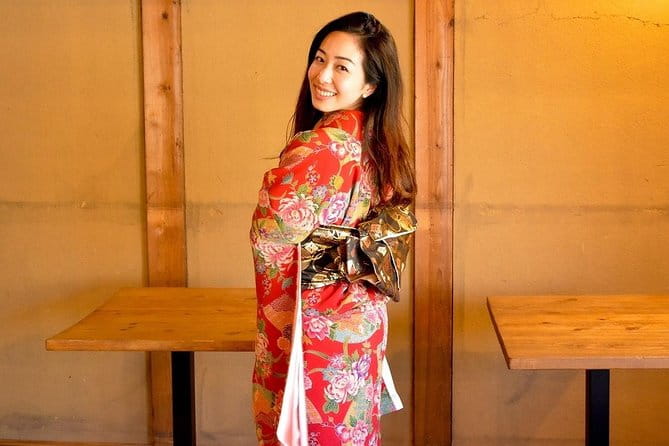 Mihara Goshushi Tour-Walking Around the Castle Town Mihara- - Exploring the Unique Red Stamp Book