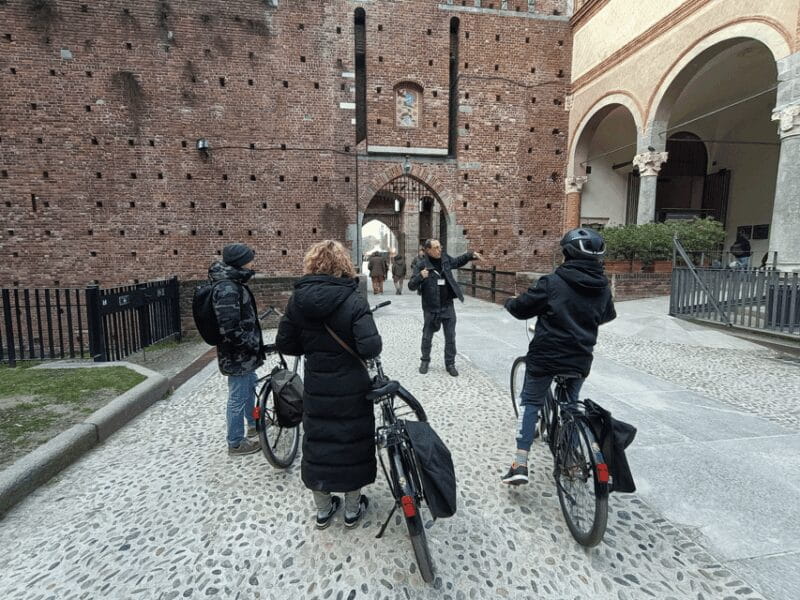 Milan: ELECTRIC-Bicycle Tour Live Tour Guide 3 hours & half - Key points / Takeaways