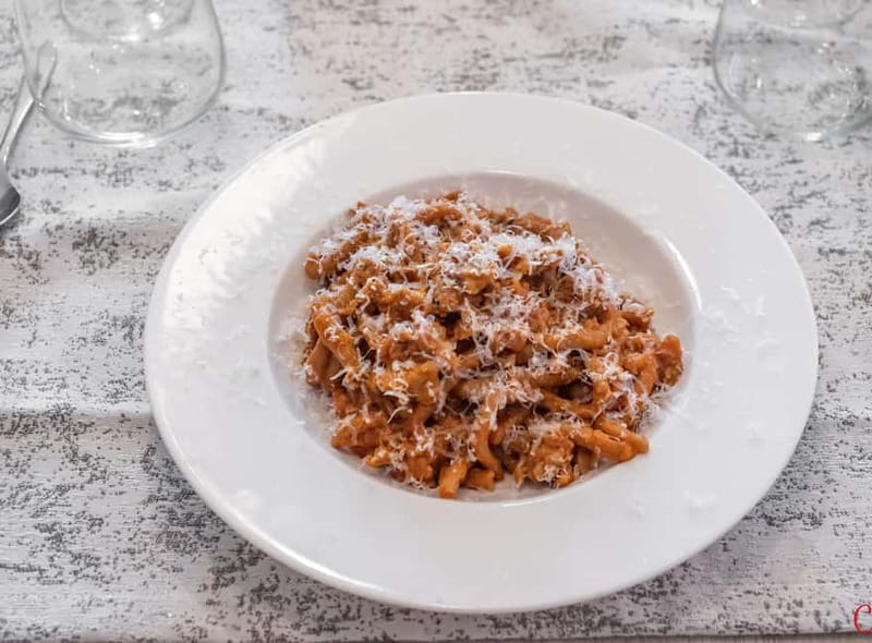 Milan: Hands-On Pasta & Dessert Cooking Class & Wine Pairing - Authentic Italian Cooking in Milan: A Delightful Hands-On Experience