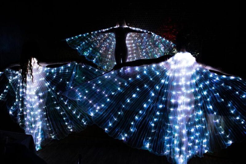 Milan: Maison Milano Dinner and Show - Spectacle on Stage: Acrobatics and Fire Manipulation