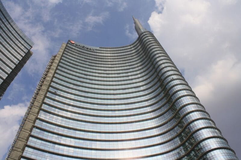 Milan: Piazza Gae Aulenti and Pelli Tower Walking Tour - Exploring Milan’s Modern Heart: Piazza Gae Aulenti and Pelli Tower Walking Tour