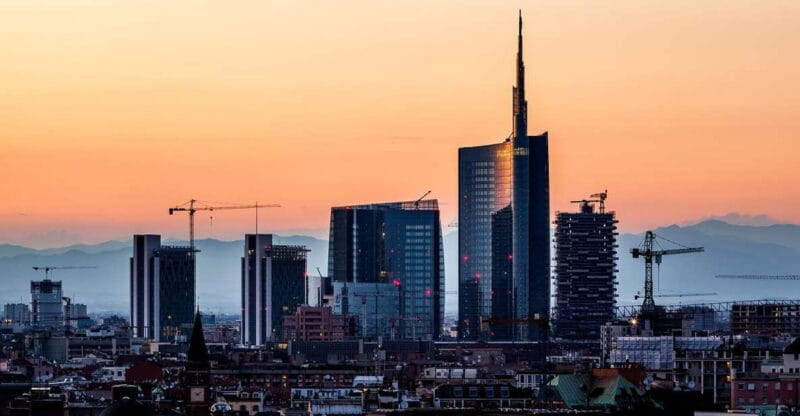 Milan: Piazza Gae Aulenti and Pelli Tower Walking Tour - Key points / Takeaways