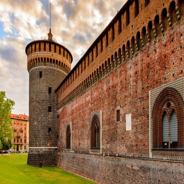 Milan: Private Family Tour of Old Town and Top Attractions - Practical Tips for Your Tour