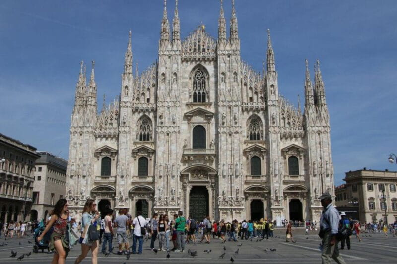 Milan: Private Sightseeing & Shopping Tour with a Local - Shopping in Style and Saving Money