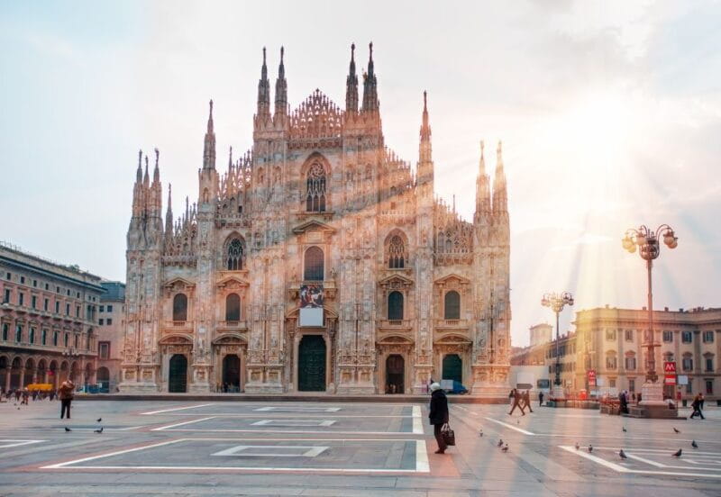 Milan: small group walking tour of the Duomo and city centre - Architectural and Cultural Landmarks: Castello and La Scala
