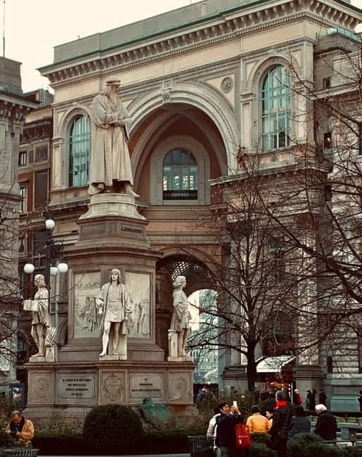 Milan: Walking tour of the historic center - Discovering Milan’s Main Sights: What to Expect